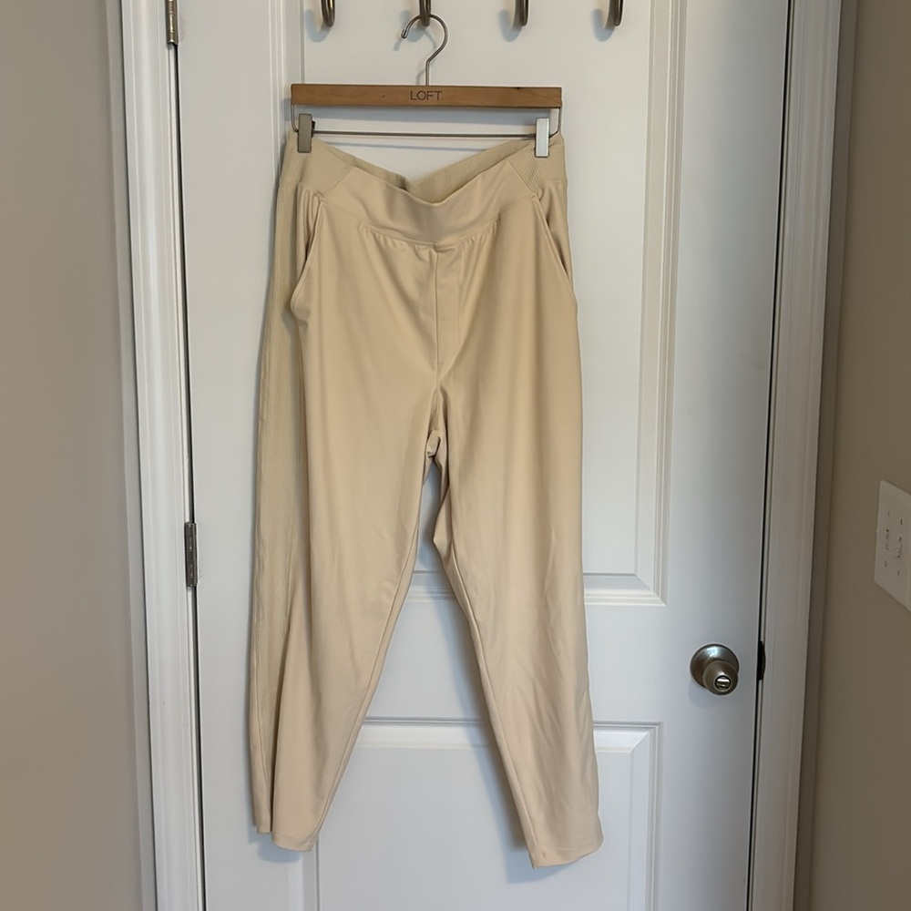 OLD NAVY | Cream Powersoft Go-Dry Leggings | SIZE XL